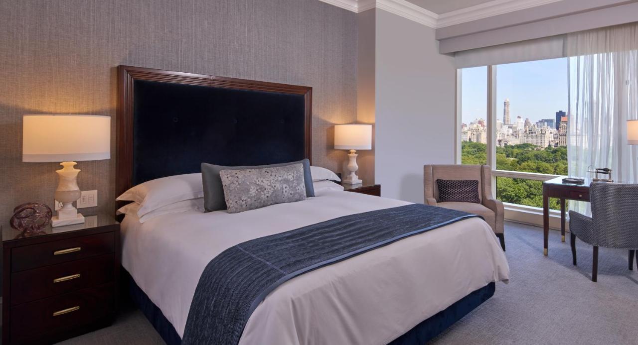 Trump International New York Bagian luar foto A bedroom at the Mandarin Oriental New York
