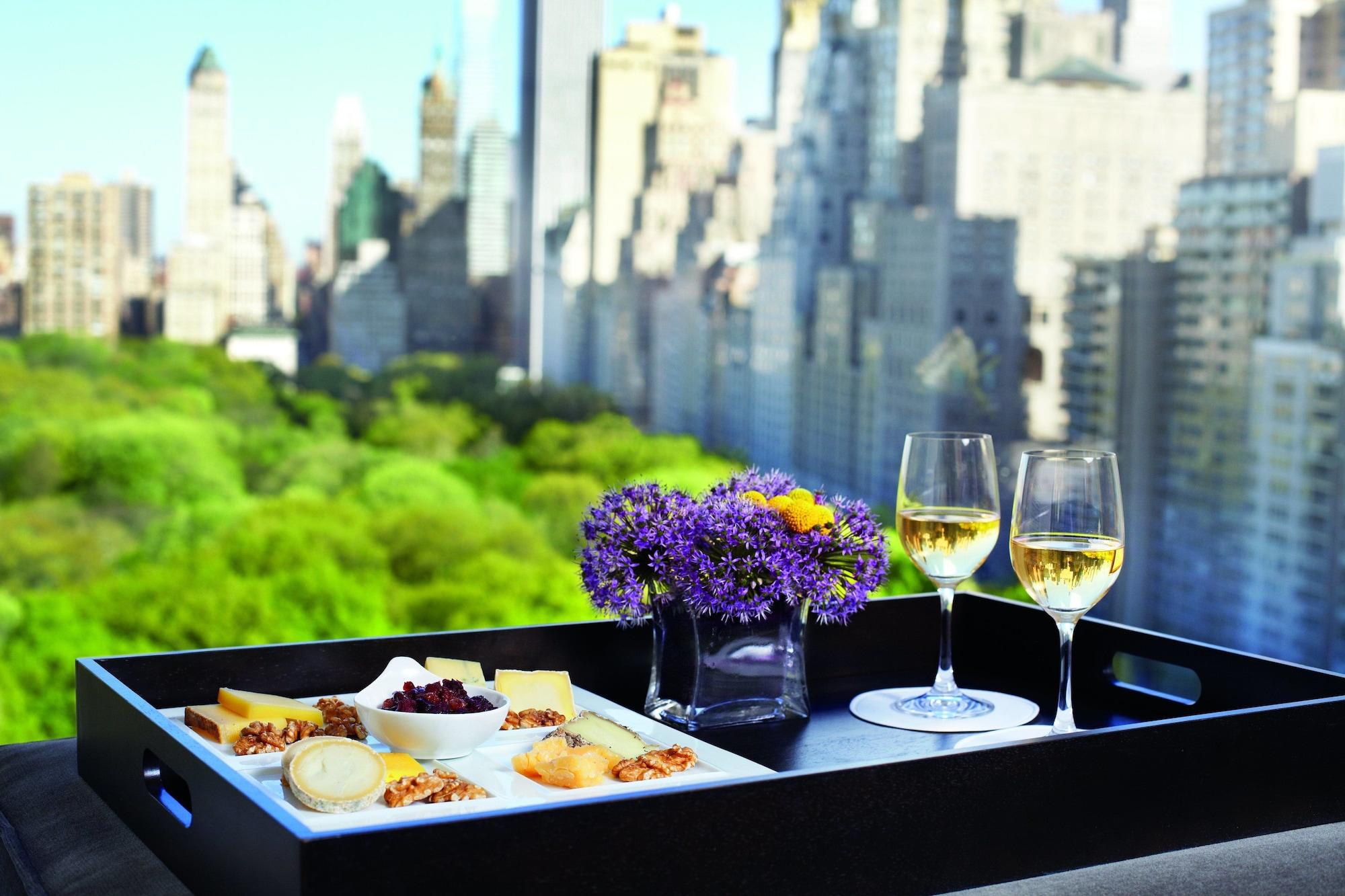 Trump International New York Bagian luar foto The Terrace at the Mandarin Oriental New York