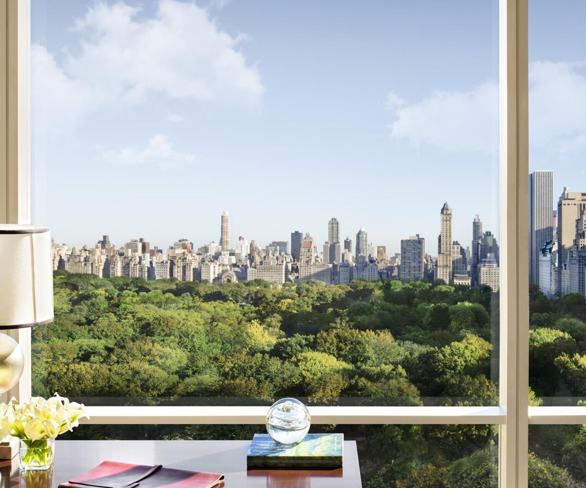 Trump International New York Bagian luar foto Central Park Tower view from the living room