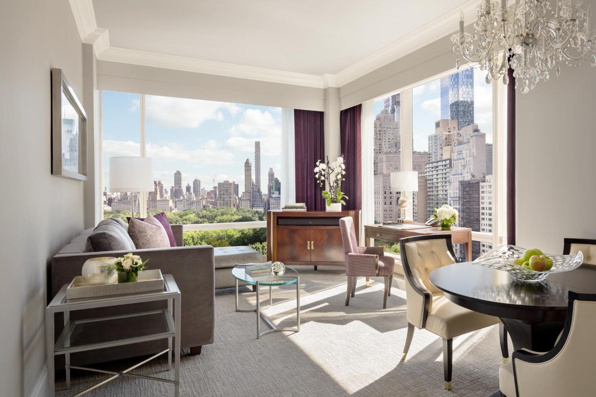 Trump International New York Bagian luar foto A living room at The St. Regis New York