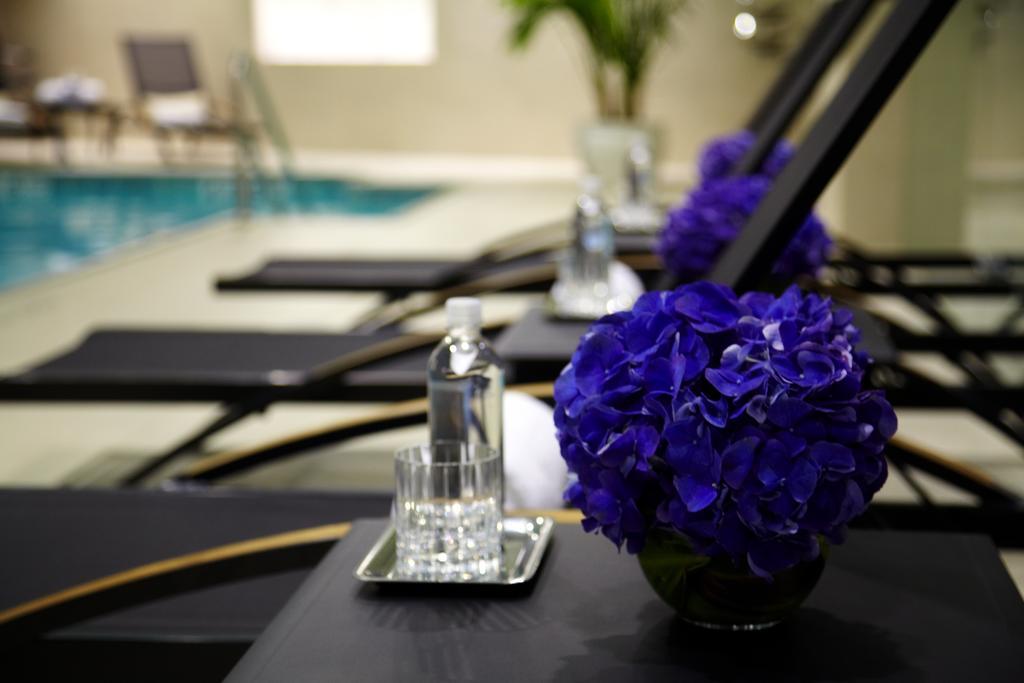 Trump International New York Bagian luar foto The pool at the hotel