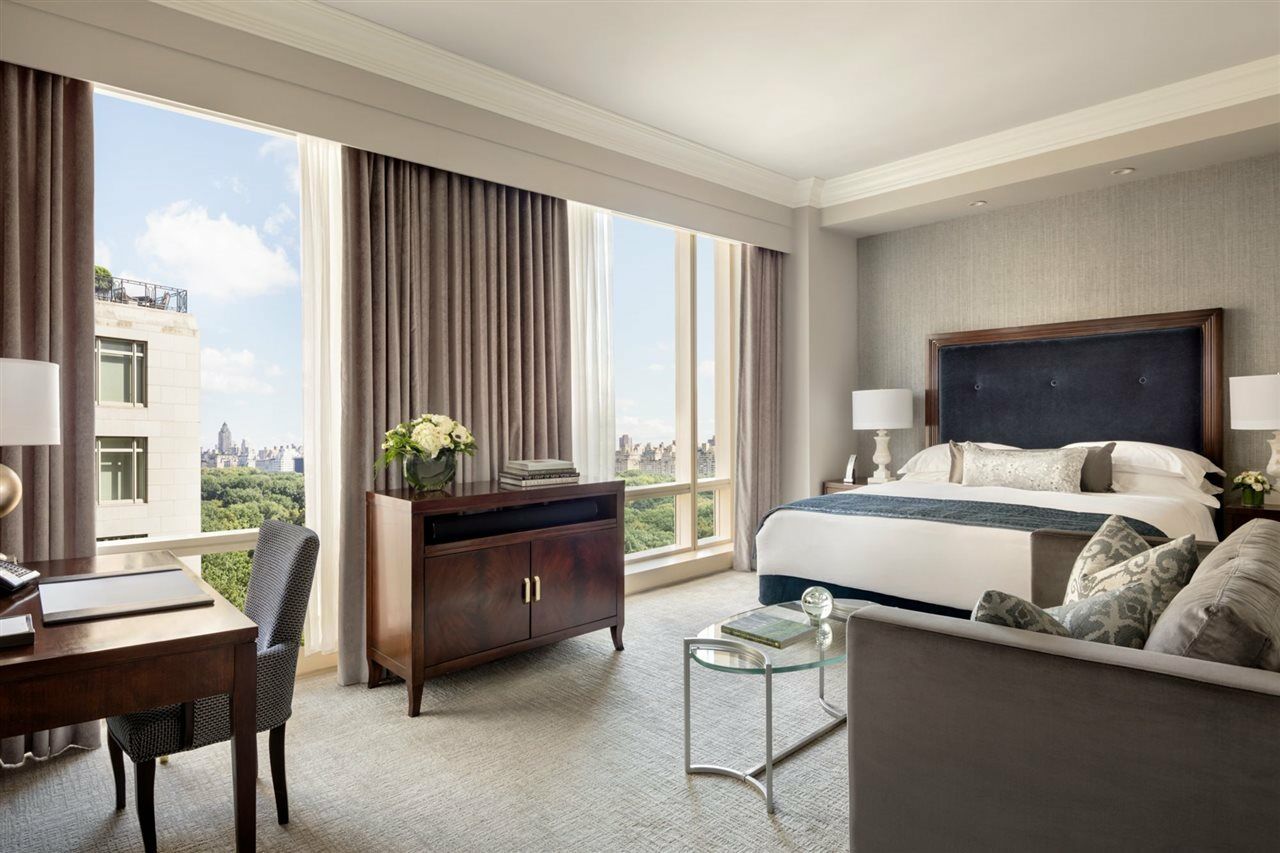 Trump International New York Bagian luar foto A suite at the Four Seasons Hotel London at Park Lane